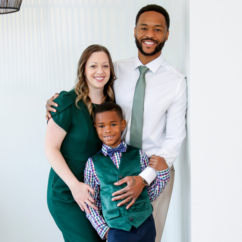 Classy-elegant-family portraits-peoria dentist-styled photography-green-natural photography