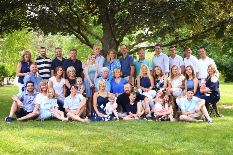 Family reunion photographer-extended family portraits-big family portraits-multi generational grouping 